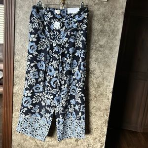 Loft Outlet-Blue floral Wide leg Crop-Mid rise-Size S-Side pocket-attached belt